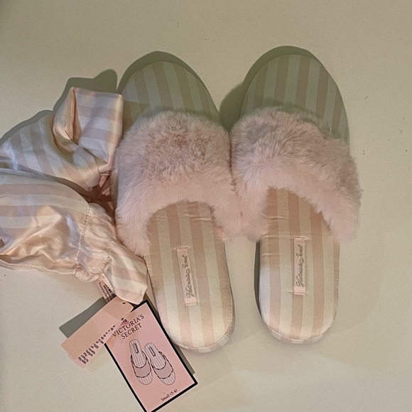 Victoria's Secret Shoes - New Victoria’s secrets pink slippers